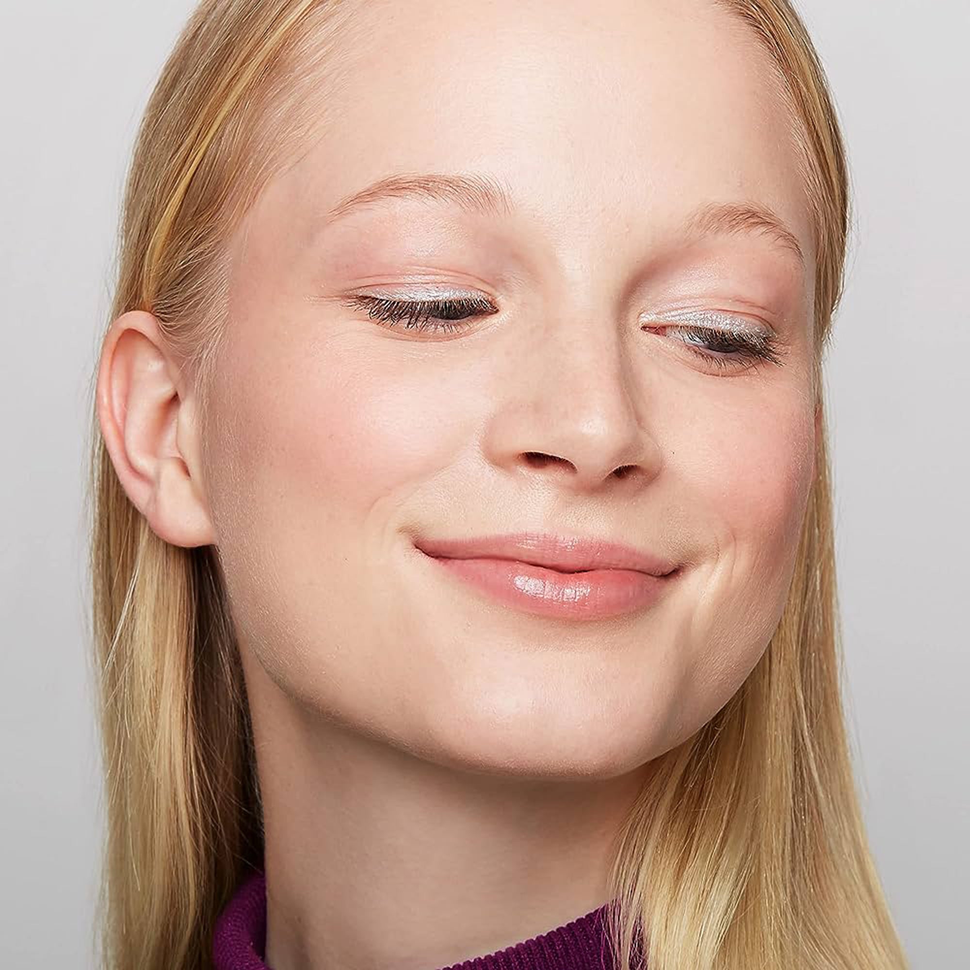 قلم تحديد العين يوم طويلاً