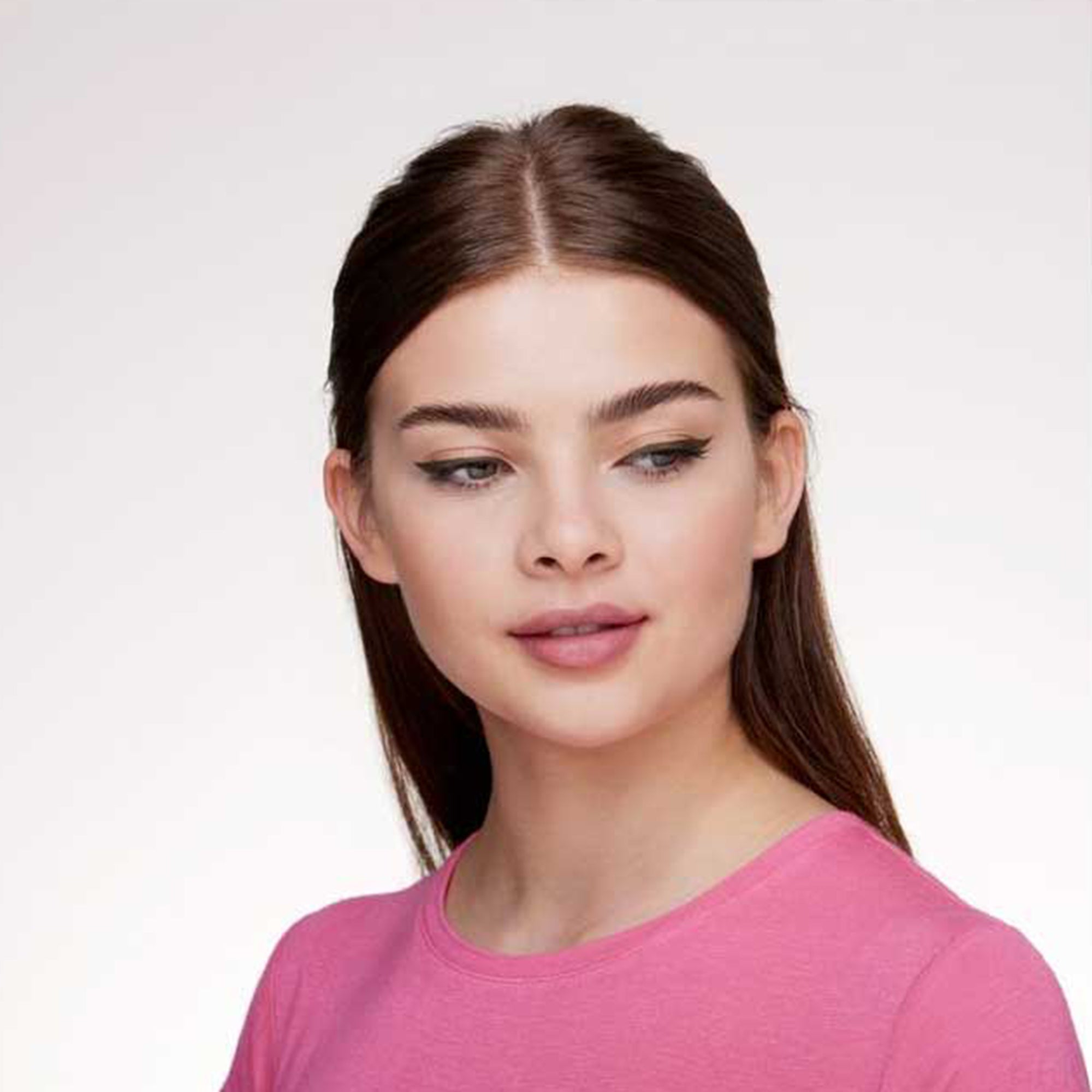 قلم تحديد العين يوم طويلاً