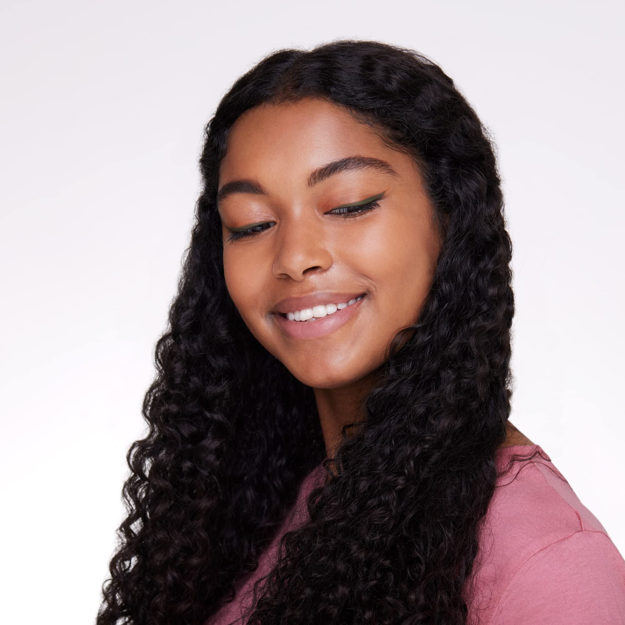 قلم تحديد العين يوم طويلاً