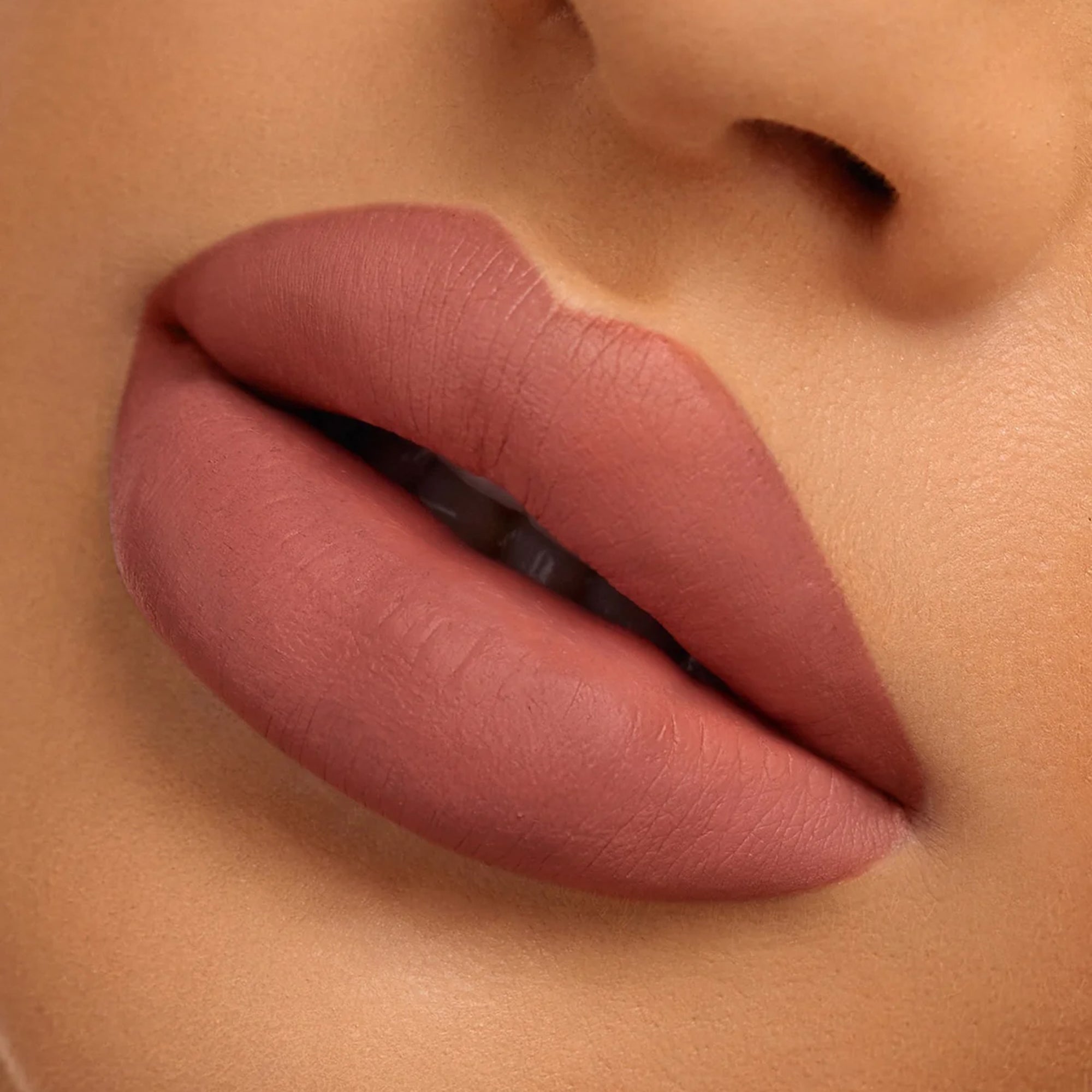 أحمر الشفاه السائل مات ألور غير اللامع