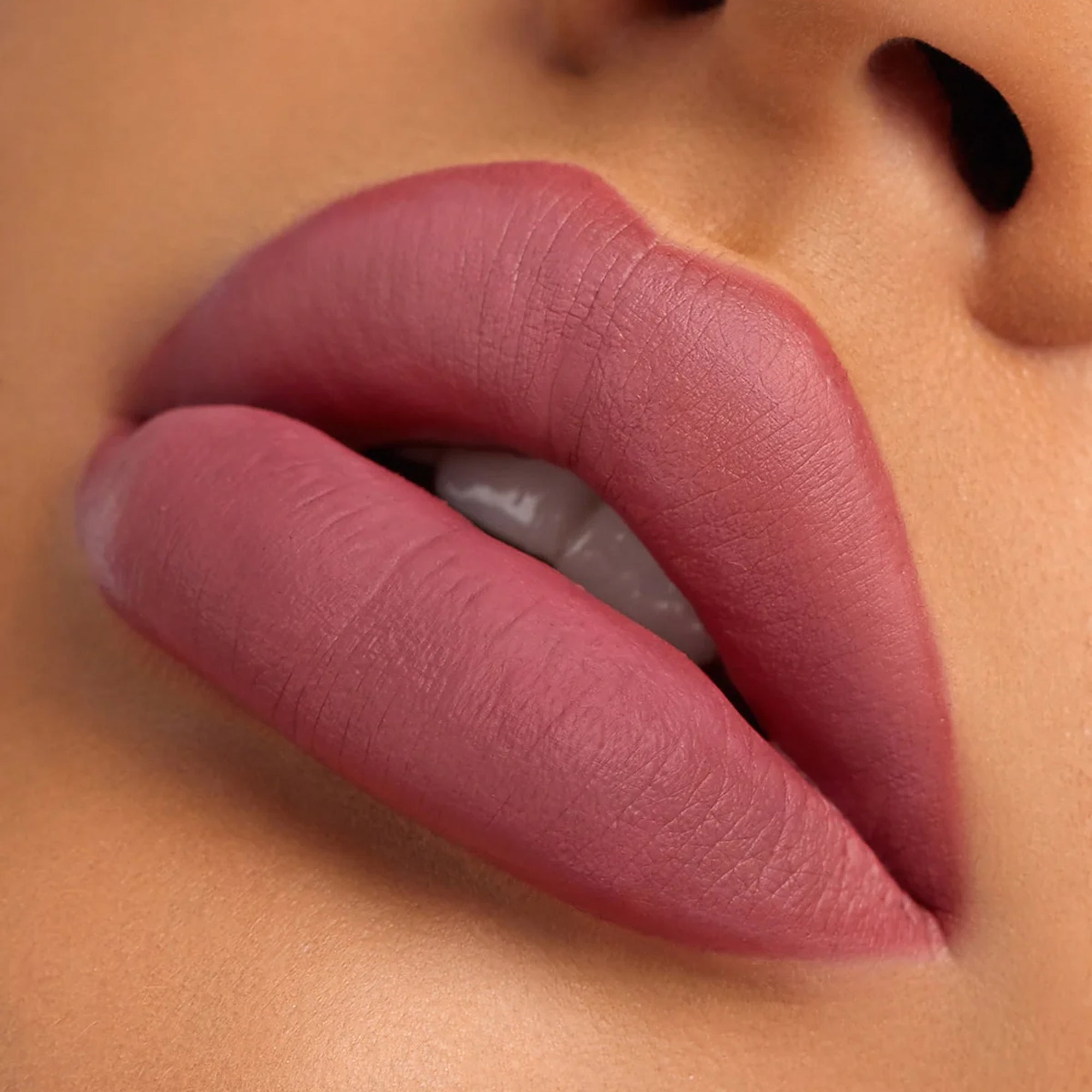 أحمر الشفاه السائل مات ألور غير اللامع