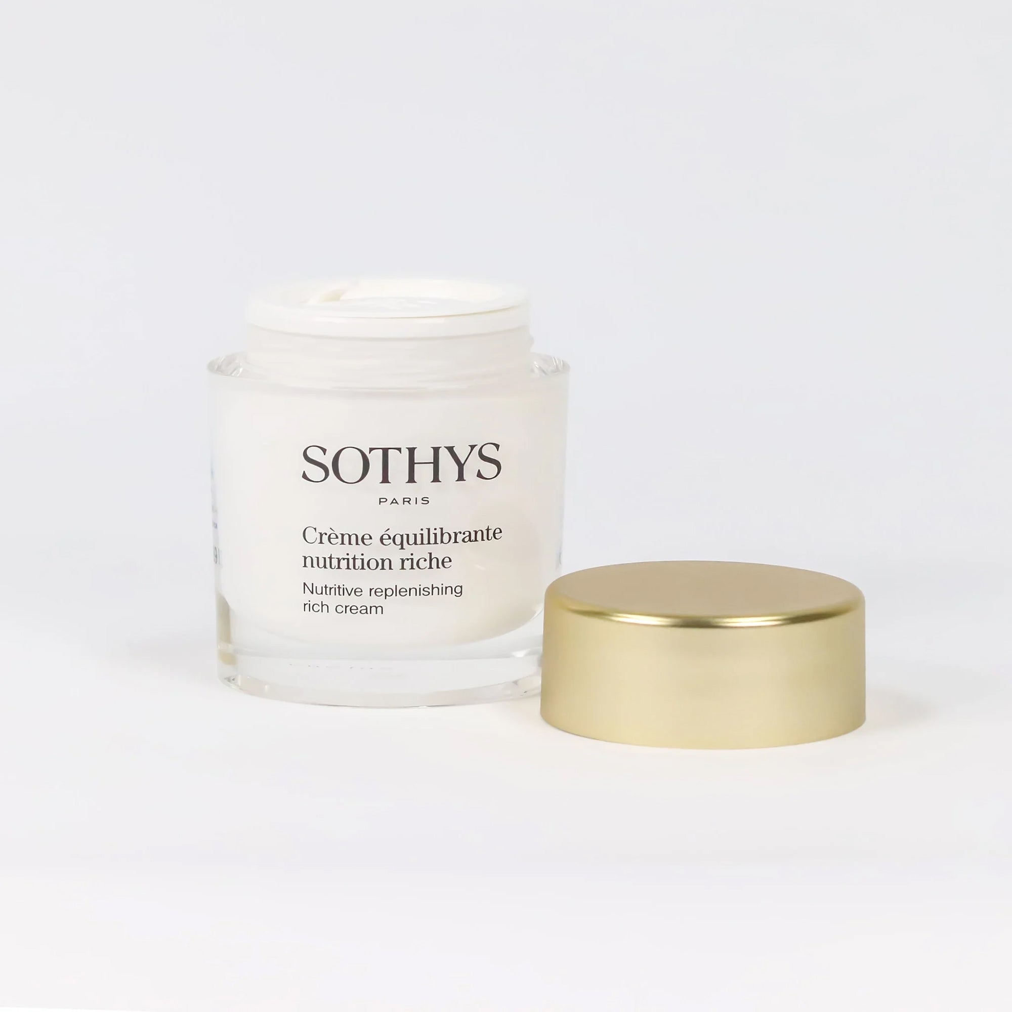 كريم غني نيوتريتف لتغذية البشرة