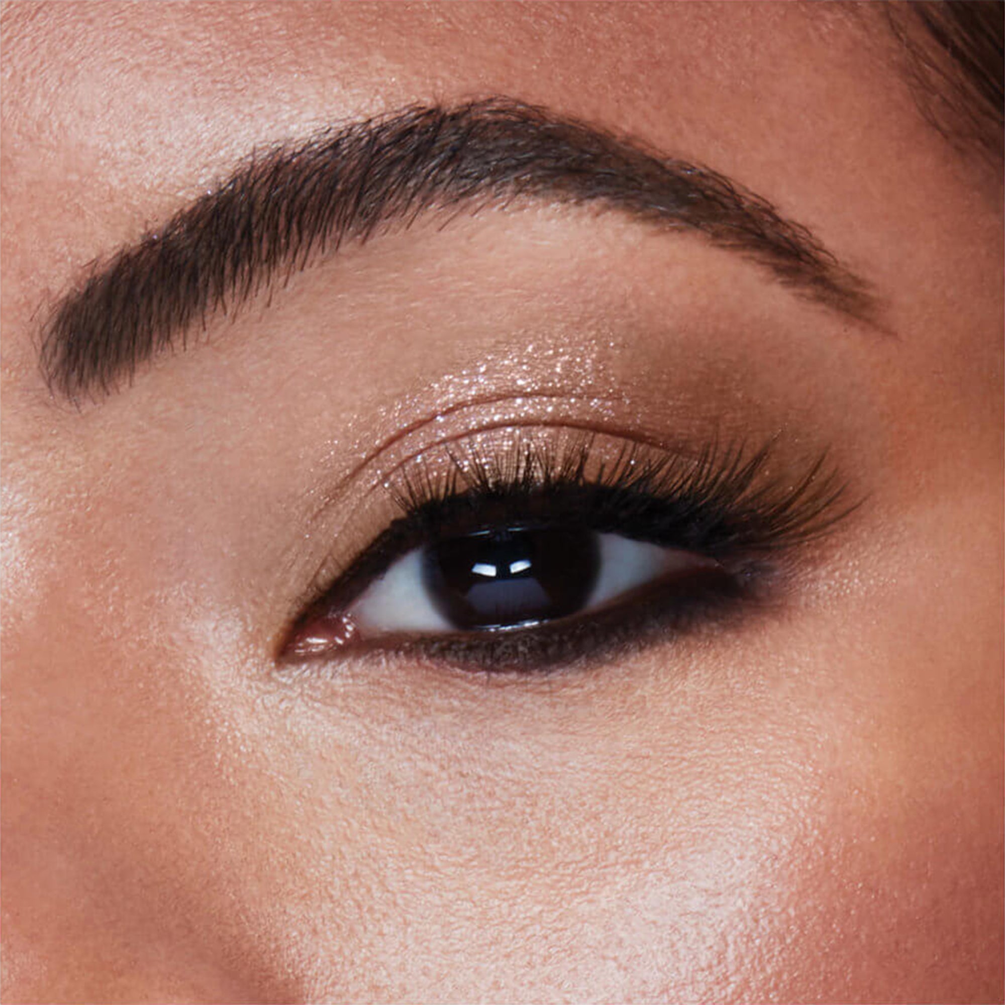 ظل العيون السائل جليسين آند جلو