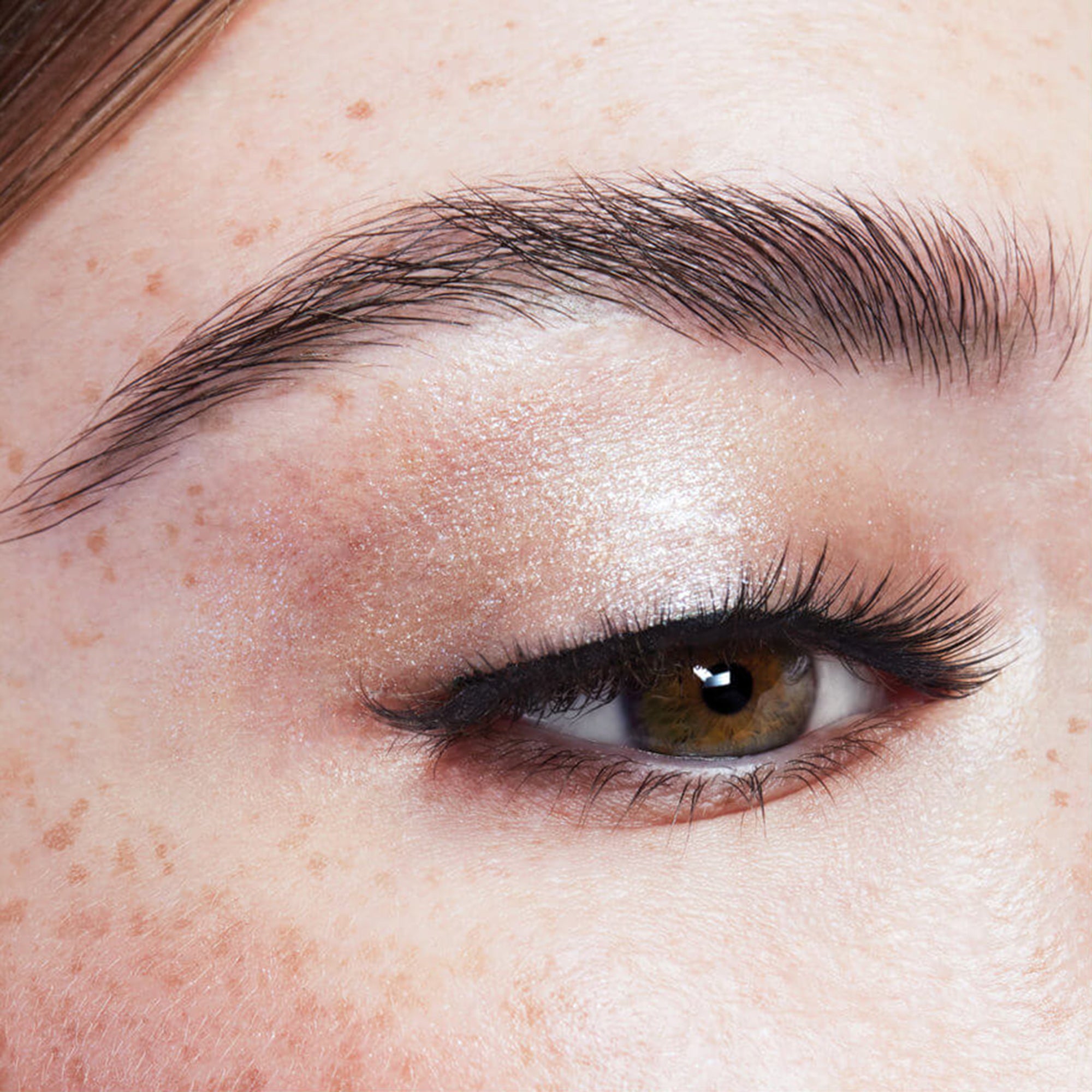 ظل العيون السائل جليسين آند جلو