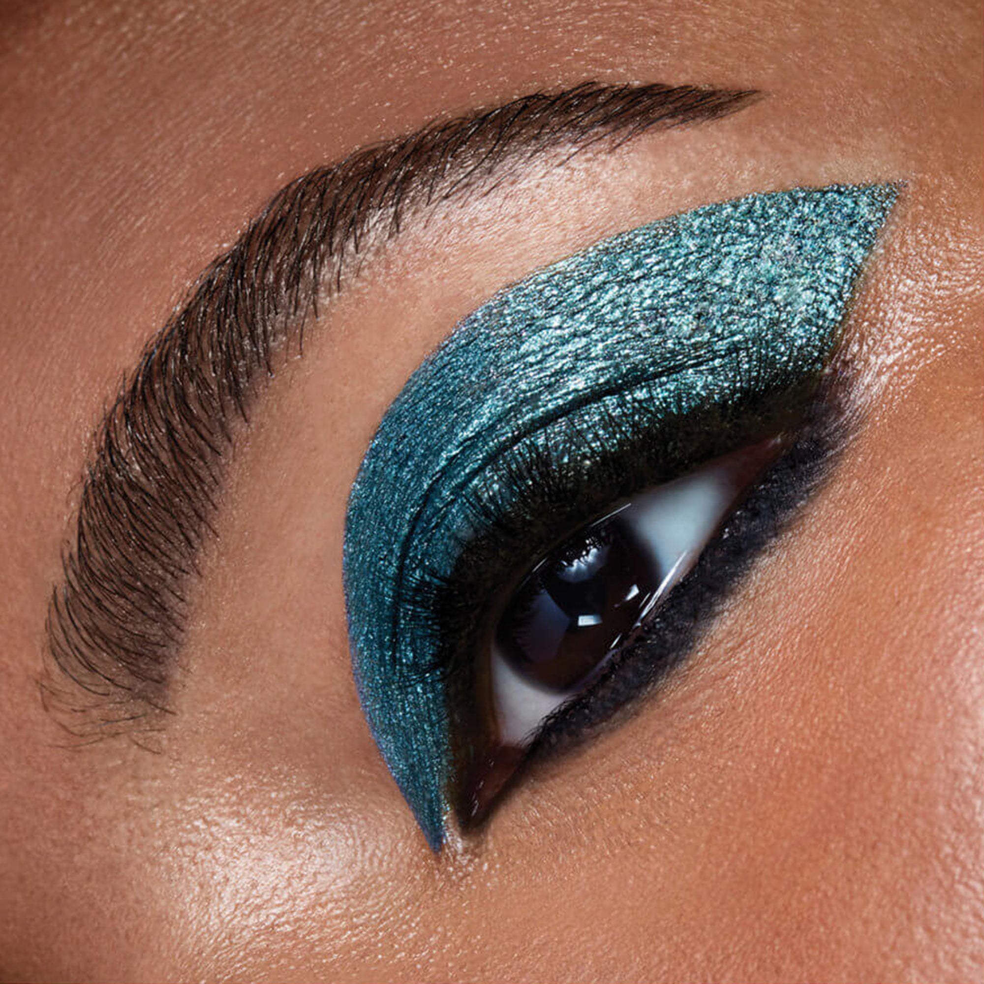 ظل العيون السائل جليسين آند جلو