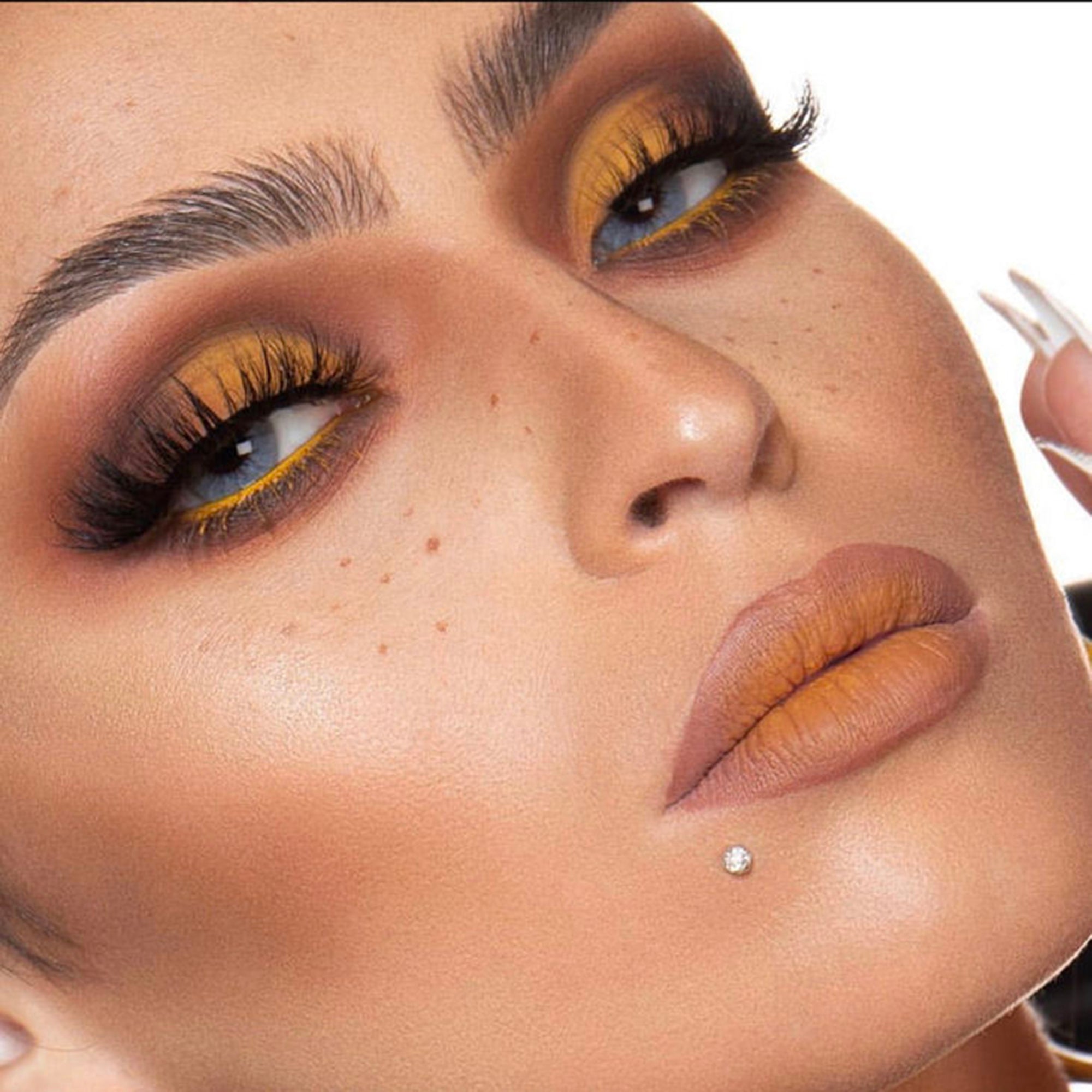 Diamond Colored Contact Lenses