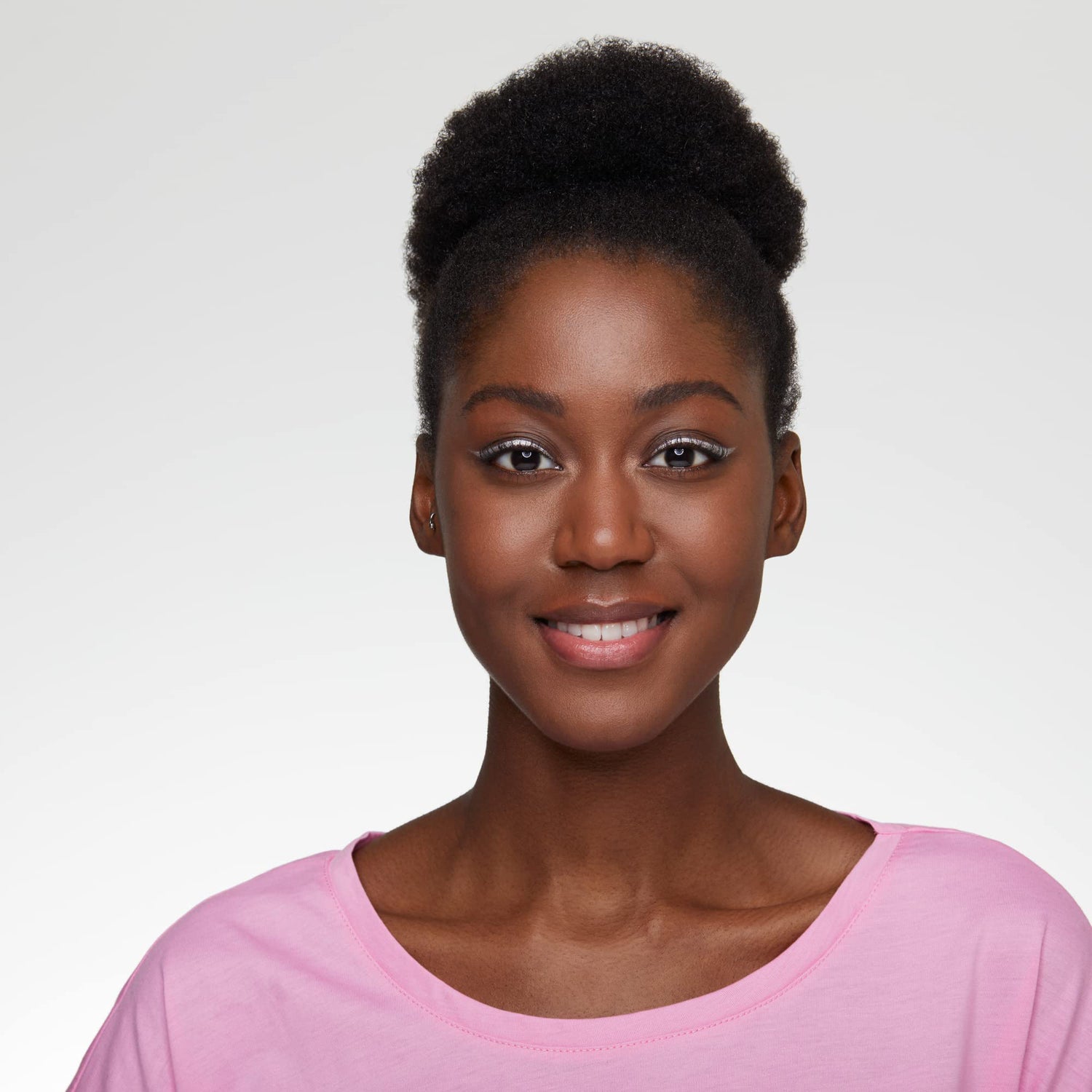 قلم تحديد العين يوم طويلاً 