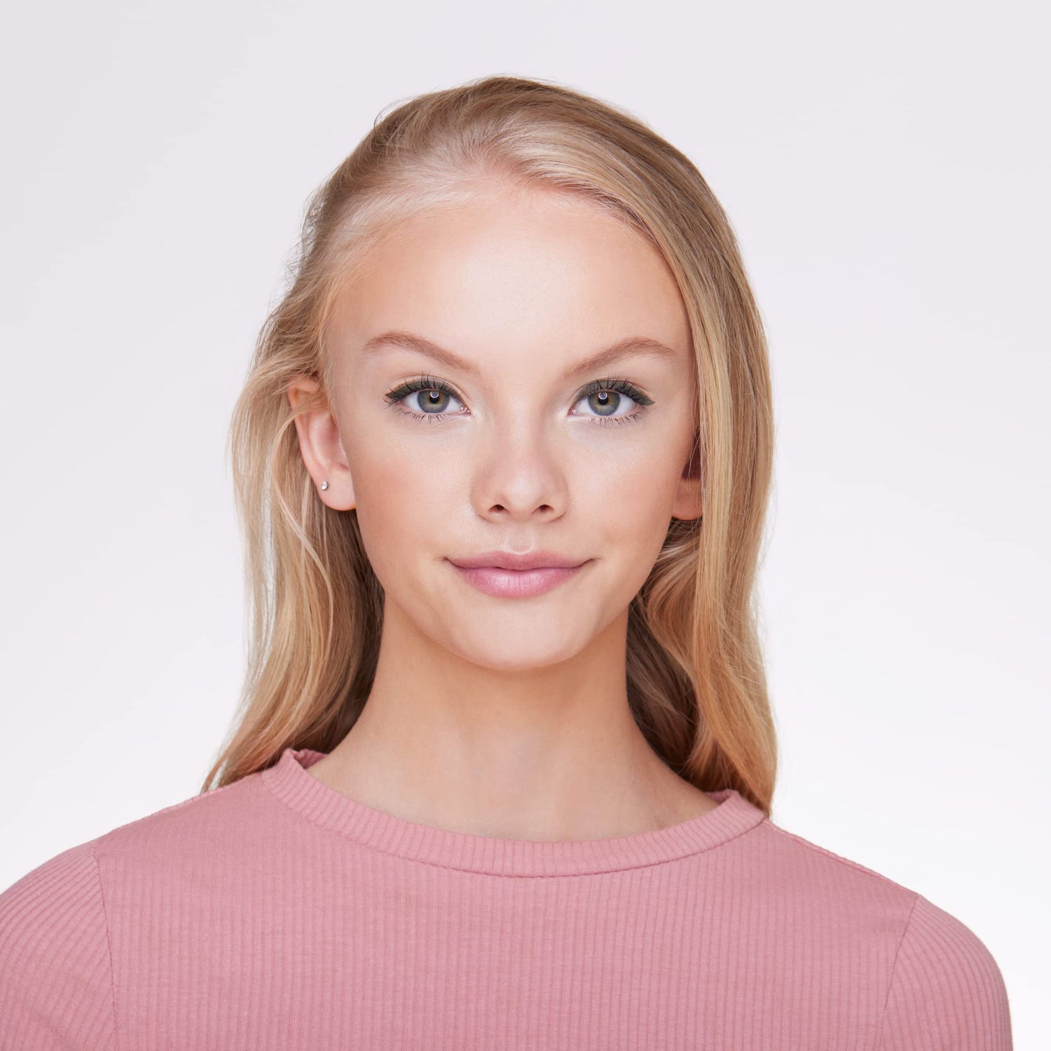 قلم تحديد العين يوم طويلاً 