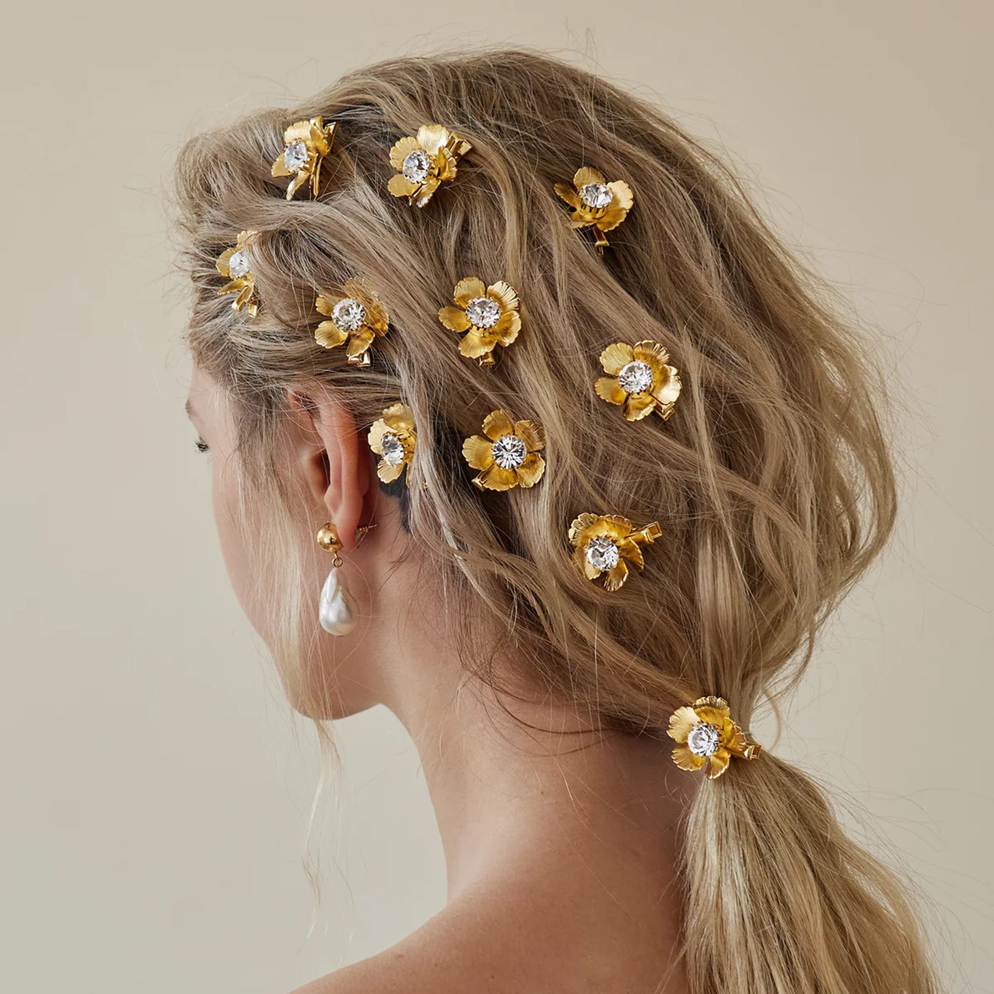 مجموعة مشابك للشعر على شكل أزهار