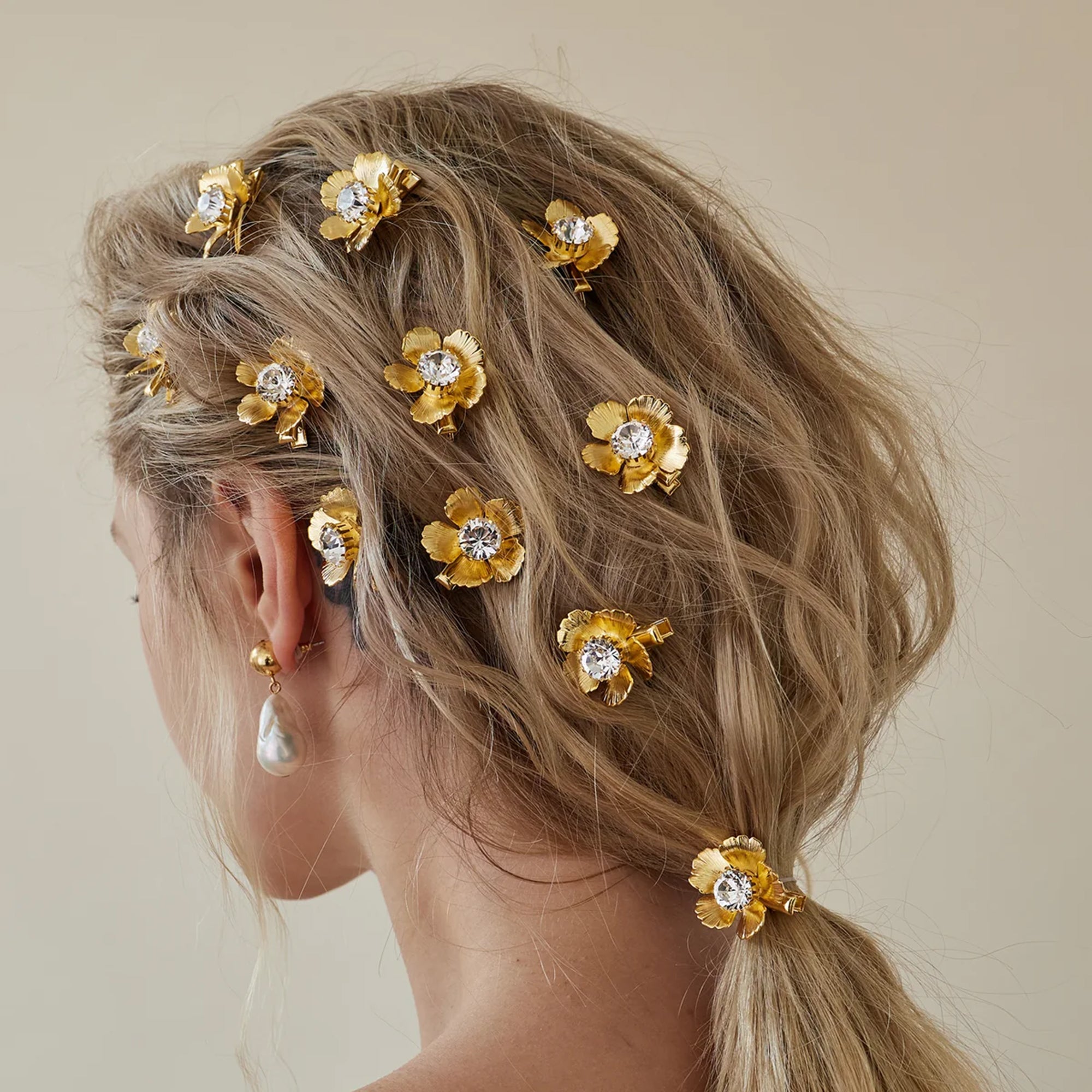 مجموعة مشابك للشعر على شكل أزهار