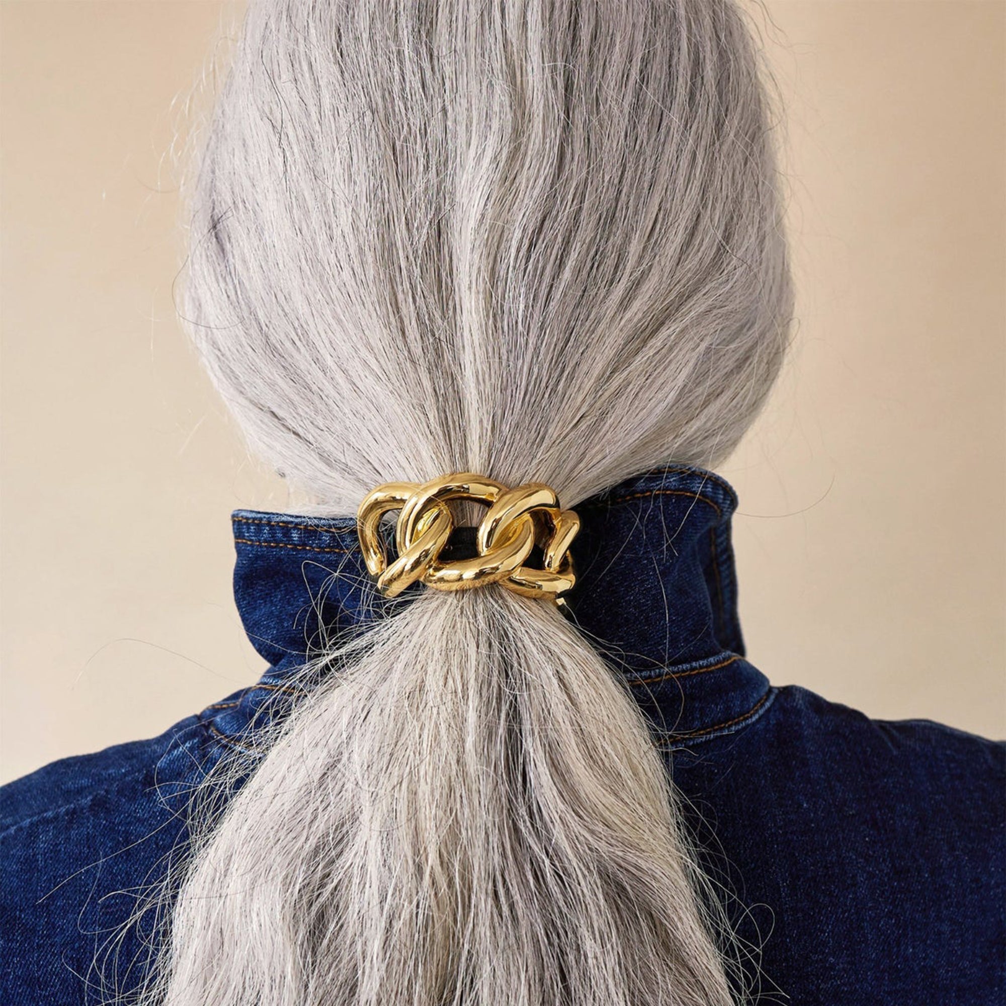 ربطة شعر إلينا تشين