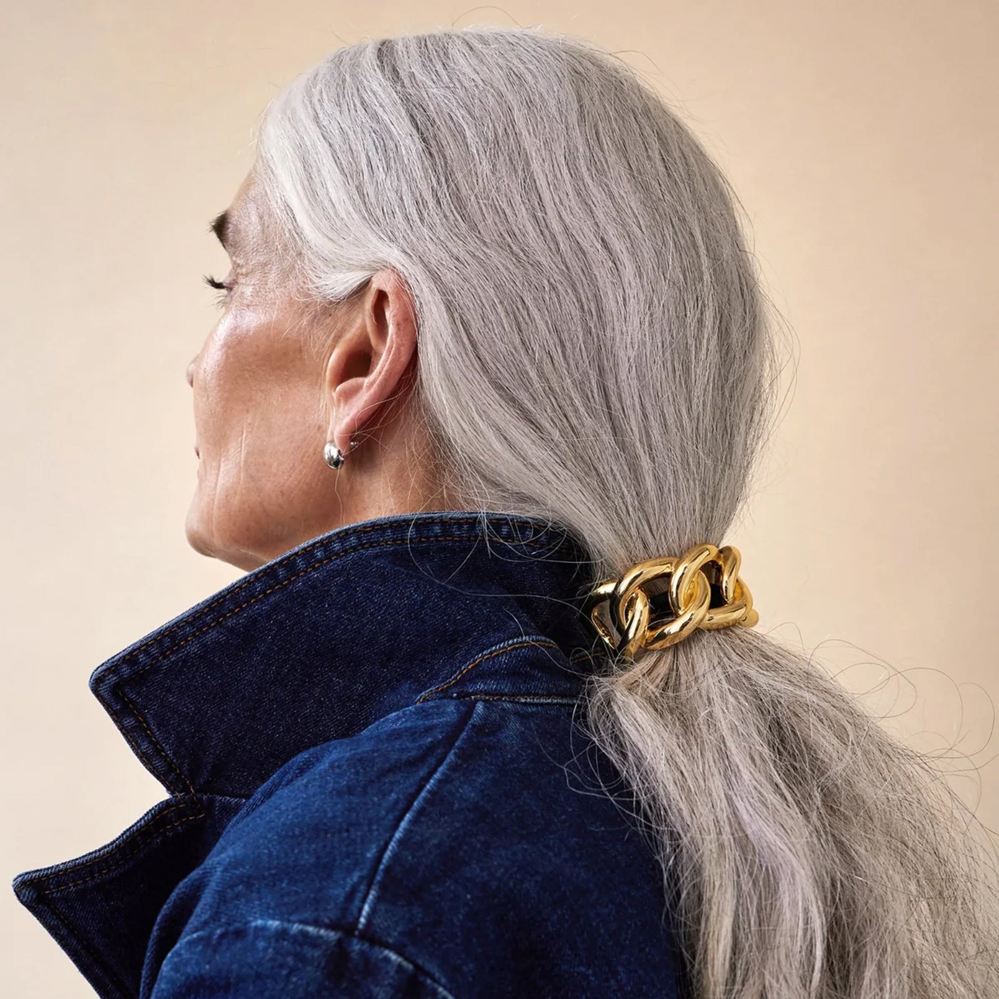 ربطة شعر إلينا تشين