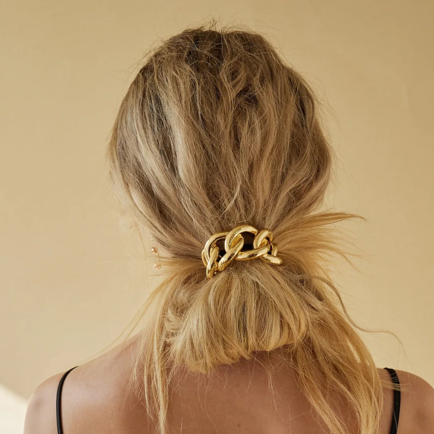 ربطة شعر إلينا تشين