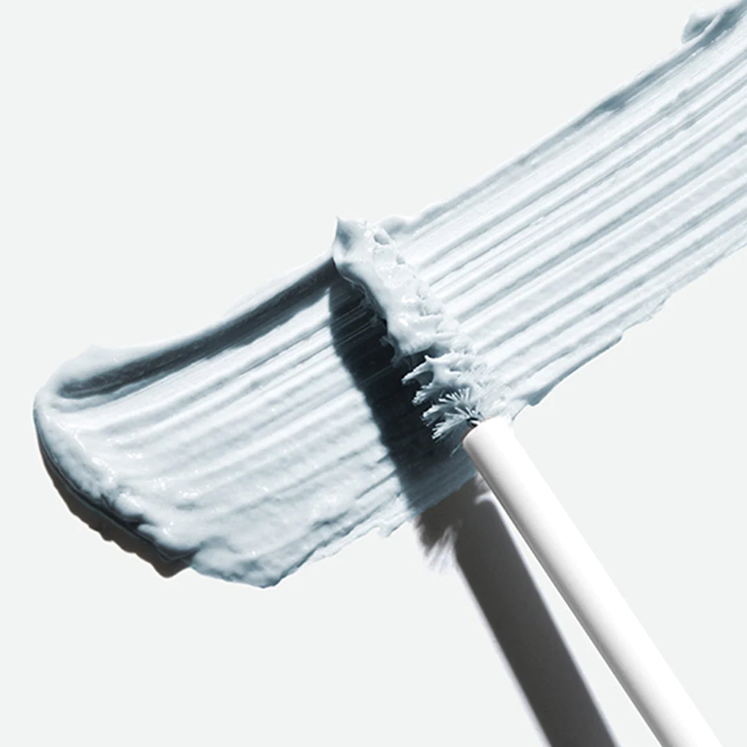 مساك آلترا-ريباراتيف للحواجب والرموش