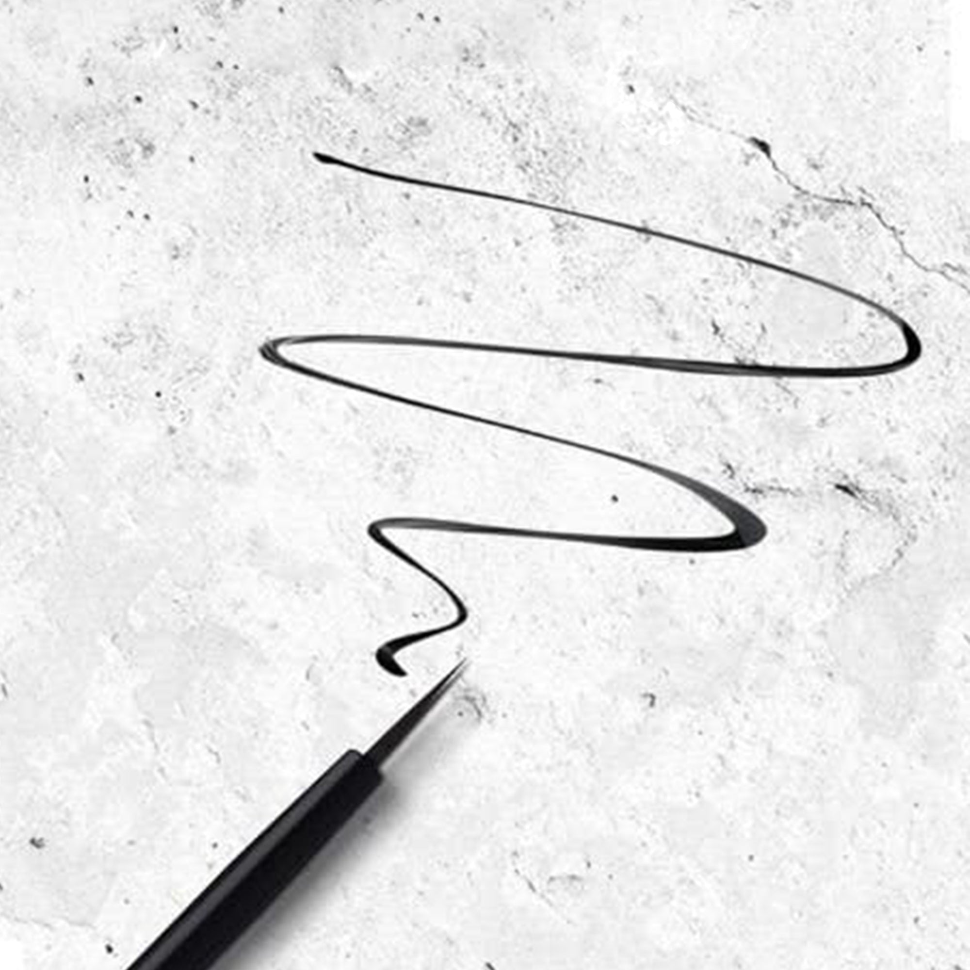 آيلاينر سائل جلام أيز بروفيشينال 