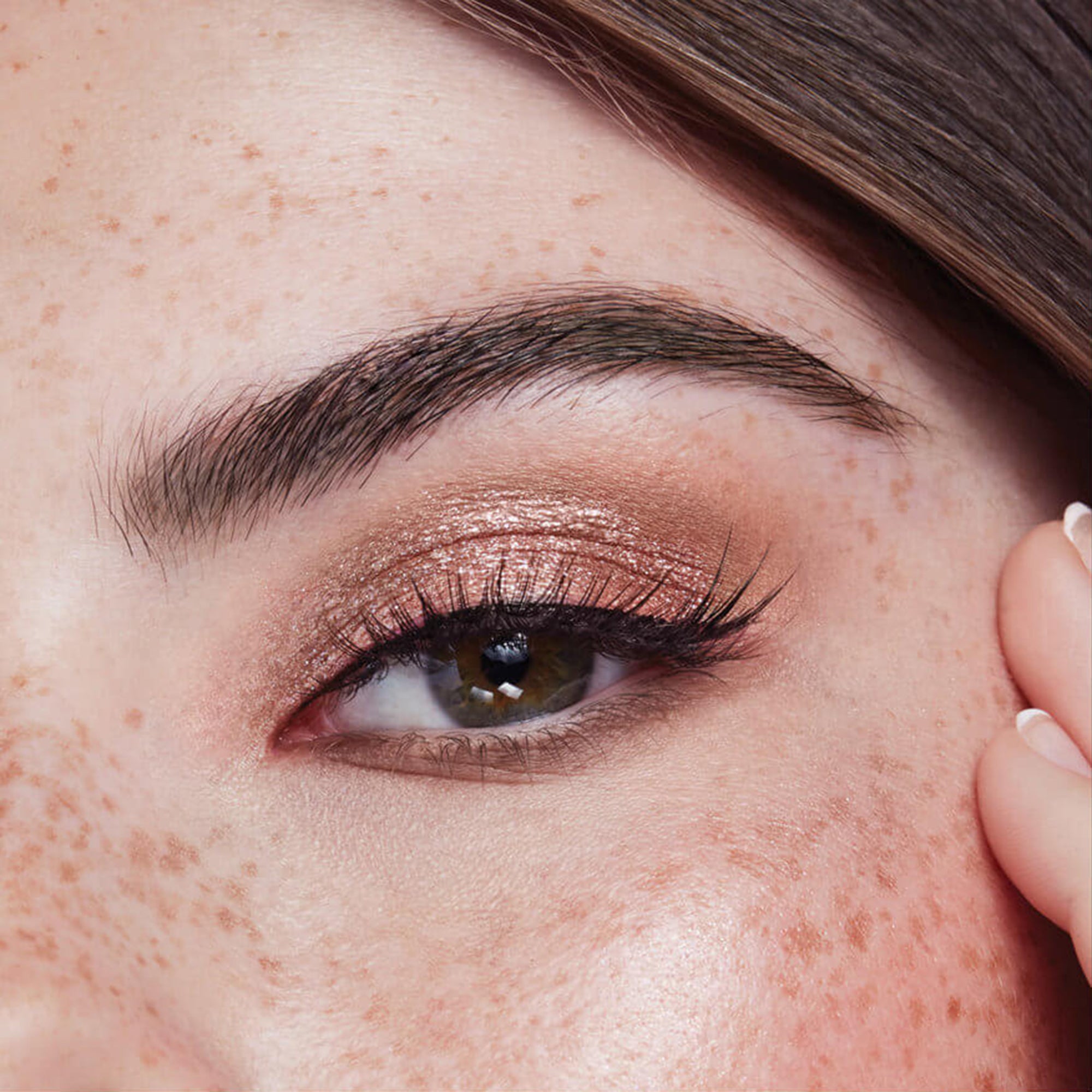 ظل العيون السائل جليسين آند جلو