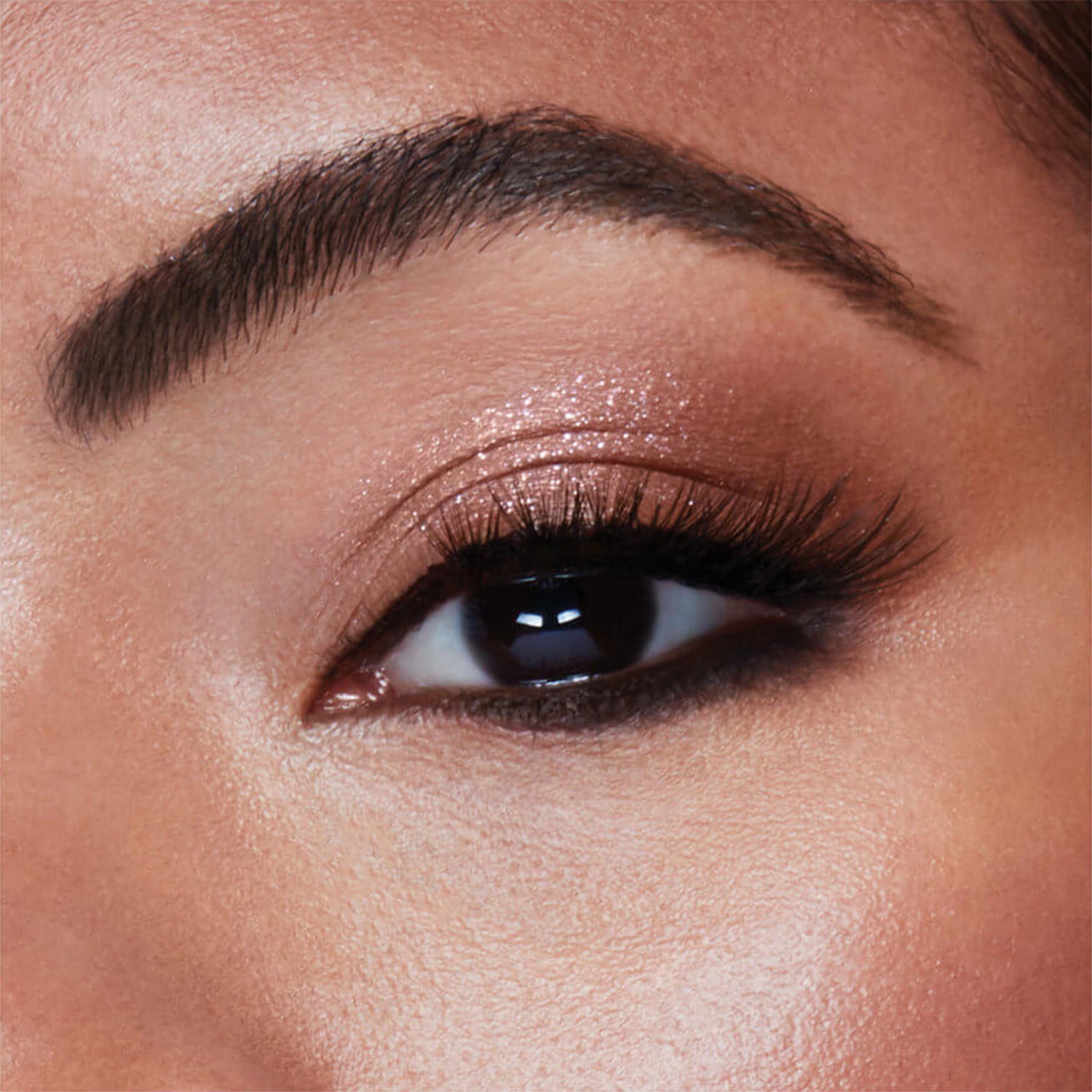 ظل العيون السائل جليسين آند جلو