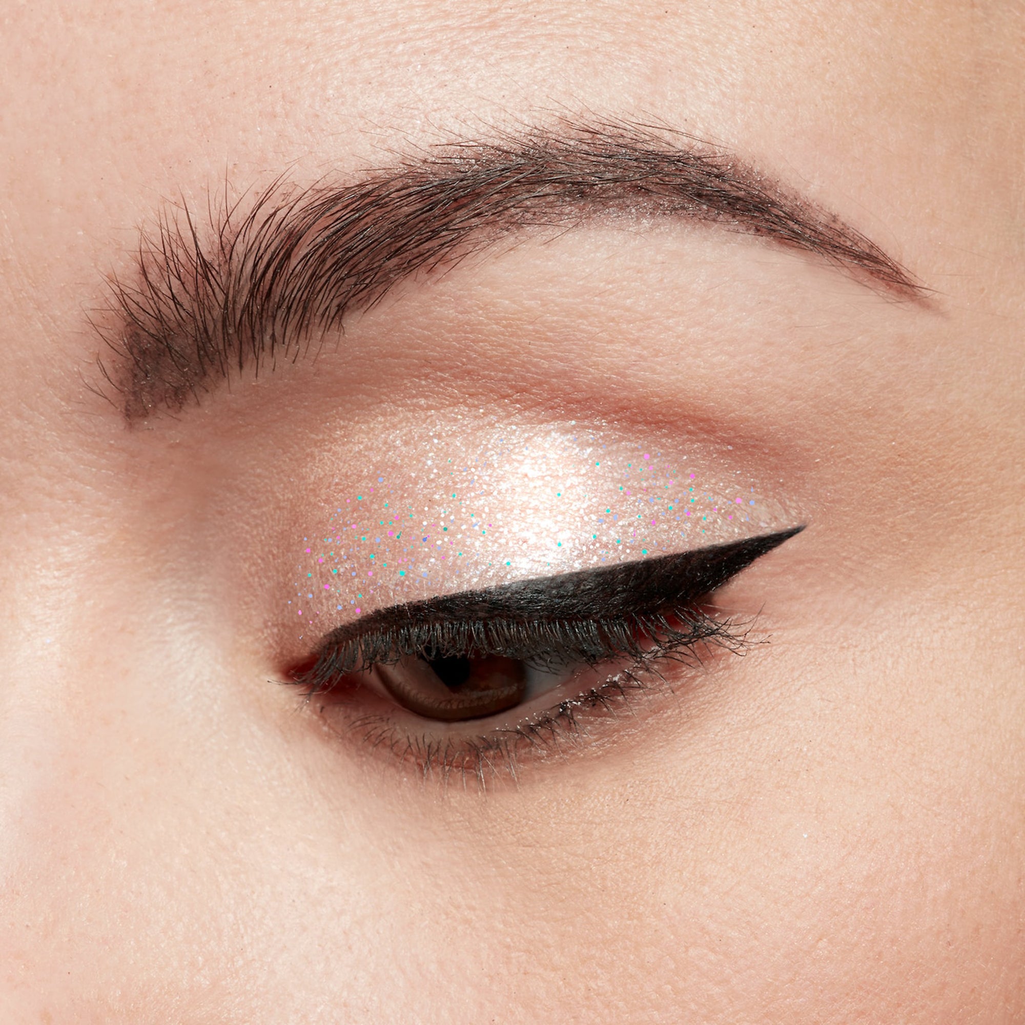 ظل العيون السائل جليسين آند جلو