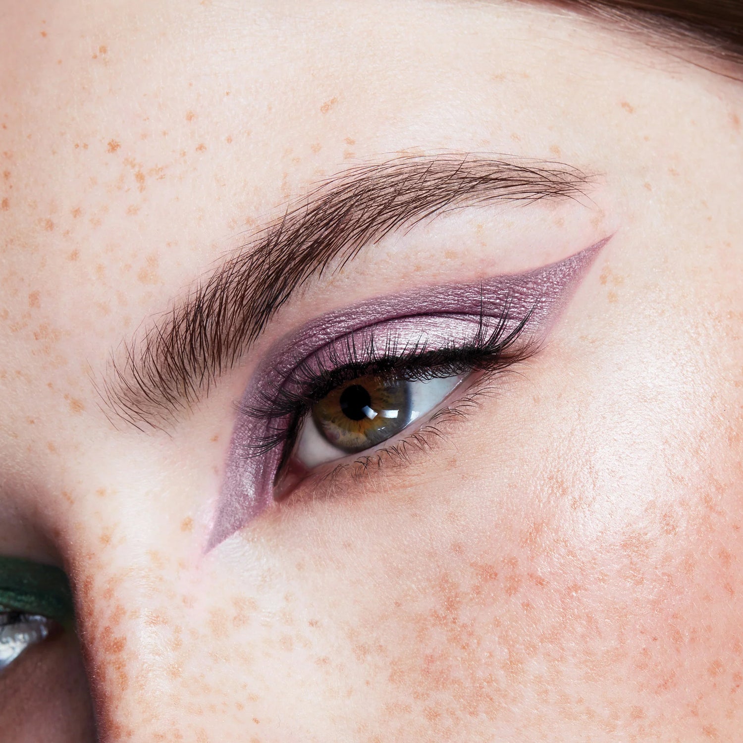 Shimmer &amp; Glow Liquid Eye Shadow