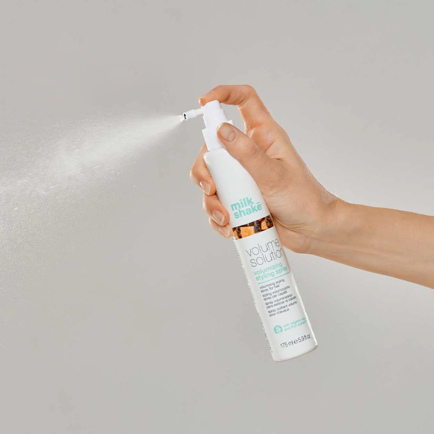 بخاخ تصفيف وأعطاء الشعر حجم